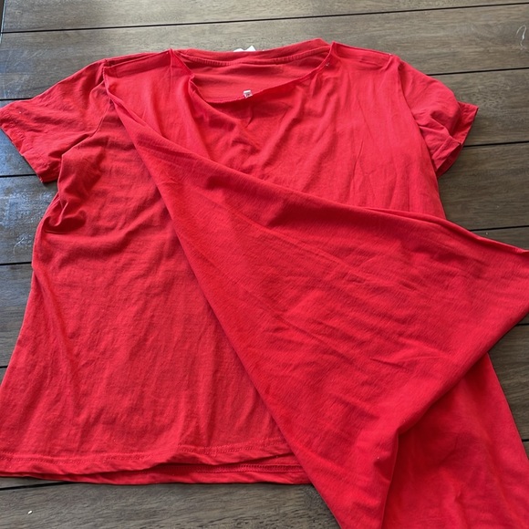 Wonder Woman T-Shirt with Velcro Cape, Used and Washed Once, Size XL - Picture 5 of 8